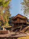 Close to Town, Private, Hot Tub, Fireplace, Fire Pit