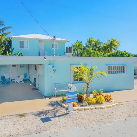 Relaxing Marathon Keys Home, Bikes & Beach Gear Included Near Sombrero Beach
