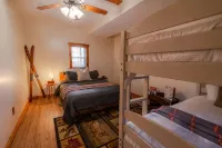 COZY Cabin with Hot Tub - Near all in Hocking Hills - balcony