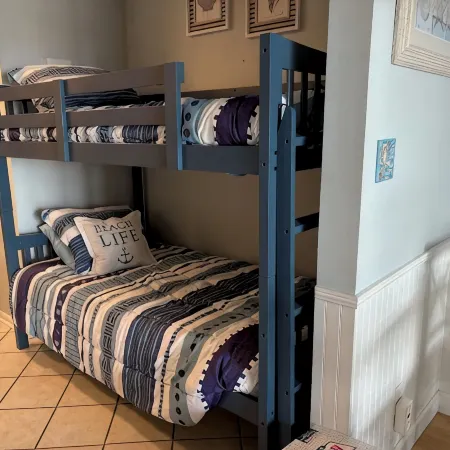 Cozy 1st Floor 1 Bedroom Oceanfront Condo Located in Sea Colony, Carolina Beach