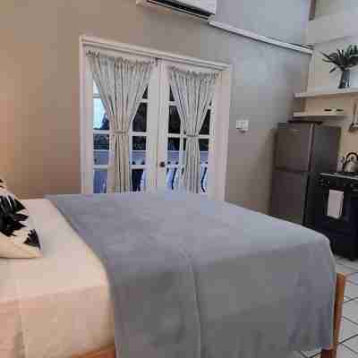 Studio w Pool Near IGY Marina, Beach & Amenities Rooms