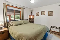 熊之天堂雷尼爾山: 木屋, 桑拿, 熱水浴缸, 遊戲, 電影