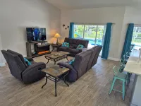 Sadie's Daytona private pool home with 5 king beds , pool table and arcade games - Homestays