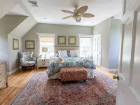 NEW Spectacular Views & Private space on a Scenic Mountain 40ft Salt Water Pool Hotels in Esopus