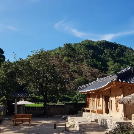Jukheon Traditional House