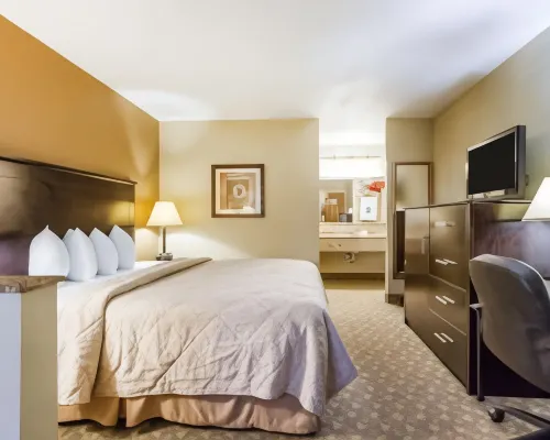 Quality Inn & Suites Greenville I-65 - parking