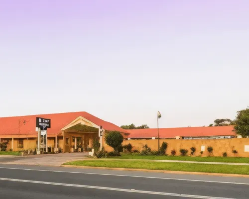 Parkes International فنادق في باركيز