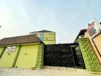West Haven Hotel - مسبح