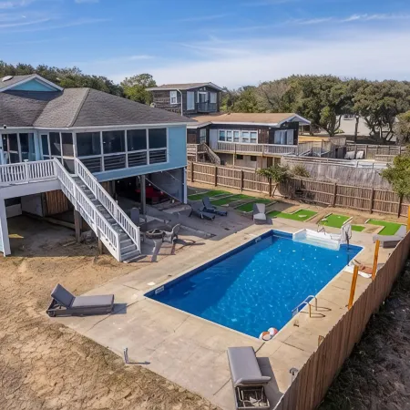 Central Obx Home with Pool, Mini Golf, 2 Suites, EV, Screened Patio, Outer Banks