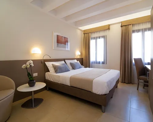 Leone Hotel Hotels near Venice Marina