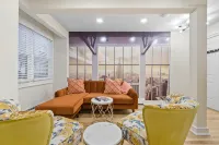 NEW-Free Prkg-2BR/2.5Bath/3 Queen Size Beds-Duplex - 4-Star