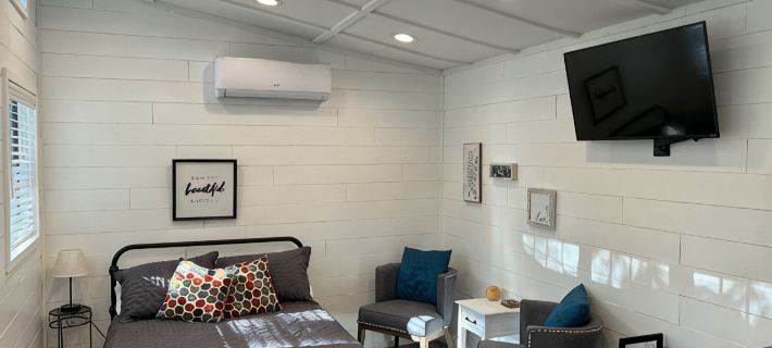 Tiny House for two nestled under massive oaks in Southern Oklahoma. Hotels in Carter County