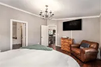 Spacious Mtn Cabin- with HOT TUB, Game room, Skiing, rafting, views and more! - Chalets