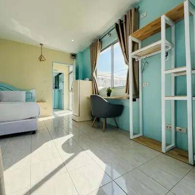 Castaway's Hua Hin Hotel Отели рядом с достопримечательностью «Провинциальное министерство электричества»