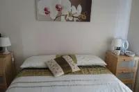Family Room Sleeps 3 with 1 Double and 1 Single Bed Ground Floor Private Shower