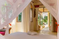 Monkey Beach House, Beachfront, Ocean Views,  Shared Pool, Staff Provided - 4-Star