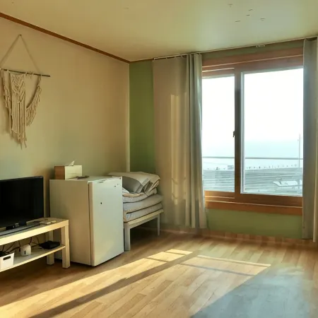 Donghae Lighthouse Oreumgil Pension