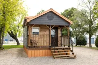 Private Tiny Cabin in Glendive Near Makoshika Park - Free Parking & WiFi