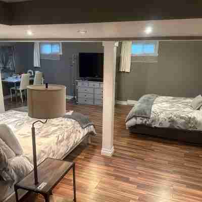 Ultra-clean basement apartment near Montreal airport! Rooms