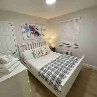 Stylish 2 Bedroom Apartment w/ Outdoor Balcony | Port Credit by the Lake. Rooms