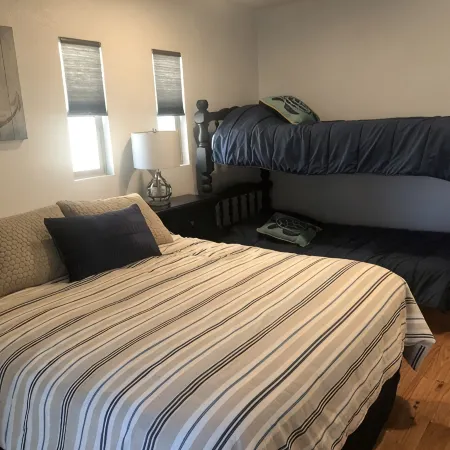 Great Family Vacation House - Minutes From Beach!