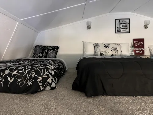 The Birch at Hamilton Cove ~ Cabin Thirteen ~ Pet Friendly - Chalets
