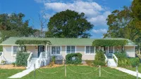 Tybee Lighthouse Cottage (A): Walk to the Beach! - Country Houses