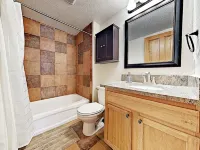 Remodeled 2 Bedroom Downtown Condo sleeps 6! - Boutique
