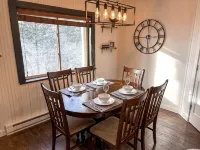 Modern Snowshoe Retreat - 3Br/2BA - Walk to Slopes + Mountain Views - Wi-Fi