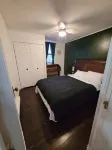 Cozy suite with private entrance, 5 minutes from downtown. - Homestays