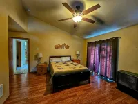 The Peaceful Escape: hiking, fishing, snow skiing. Sleeps 12 - Wifi