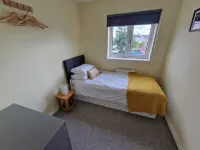 Riverside Home. 3 Bedroom. Free Parking. 10 mins to Newcastle Centre
