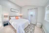 Brand New House w gated backyard that is located right at the Saugerties Village - Hot Tub