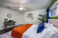 Near UF - Cozy Stay - Kitchen - Washer/Dryer