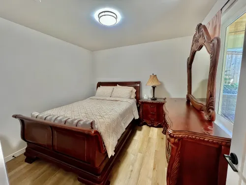 Beautiful Retreat Next to Lake, Close to SeaTac Airport,Pet Friendly,EV Charging - 2-Star