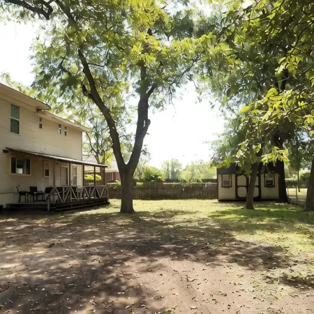 Spacious 6-bedroom house in Hearne with WiFi, AC