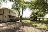 Spacious 6-bedroom house in Hearne with WiFi, AC - Wi-Fi
