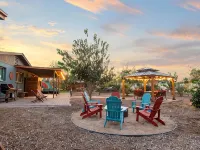 ~The Hummingbird House~  Sauna, Two King Beds, Mountain Views! Hotels near South Mountain Park
