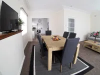 Two minutes walk from the CBD - 4 ดาว