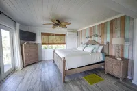 Key Lime House with a 100’ dock: A Solar-Powered Waterfront Oasis on Black Sound - WiFi