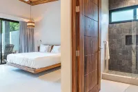 New Luxury Villa in central Guiones - walk to the beach, large pool & parking - 別墅