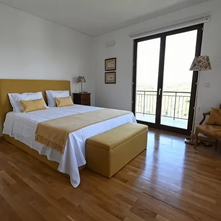 Old house restored in Douro, 5 km from Vila Real. Comfort and tranquility.