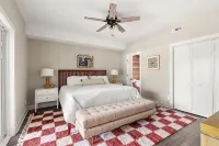 Lake Allatoona house with private dock, hot tub & fire pit. Family and groups! - balcony