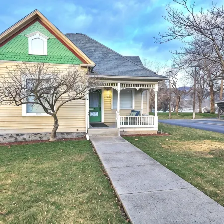 Inviting Home Steps from Lcsc & Downtown Lewiston