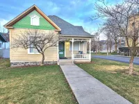 Inviting Home Steps from Lcsc & Downtown Lewiston