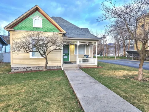 Inviting Home Steps from Lcsc & Downtown Lewiston