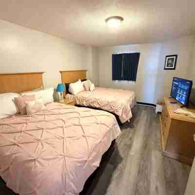 Newly Upgraded Great 1 bdrm oceanfront condo, Free WIFI, Free Parking Rooms