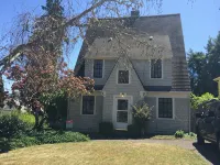 Classic College Hill detached house - balcony