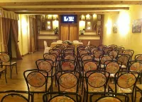 Hotel Leon - Ristorante Al Cavallino Rosso - parking