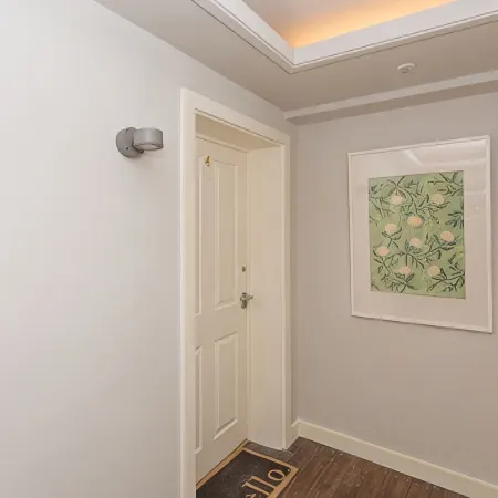 Kensington Chapel Apartment Bath